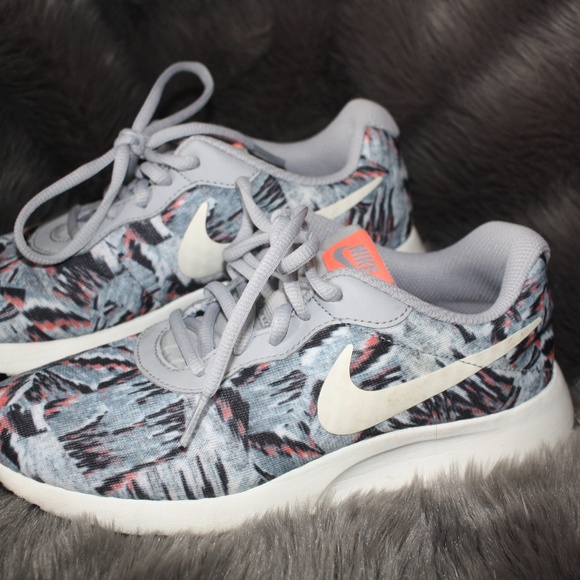 Nike Shoes - Nike tanjun shoes